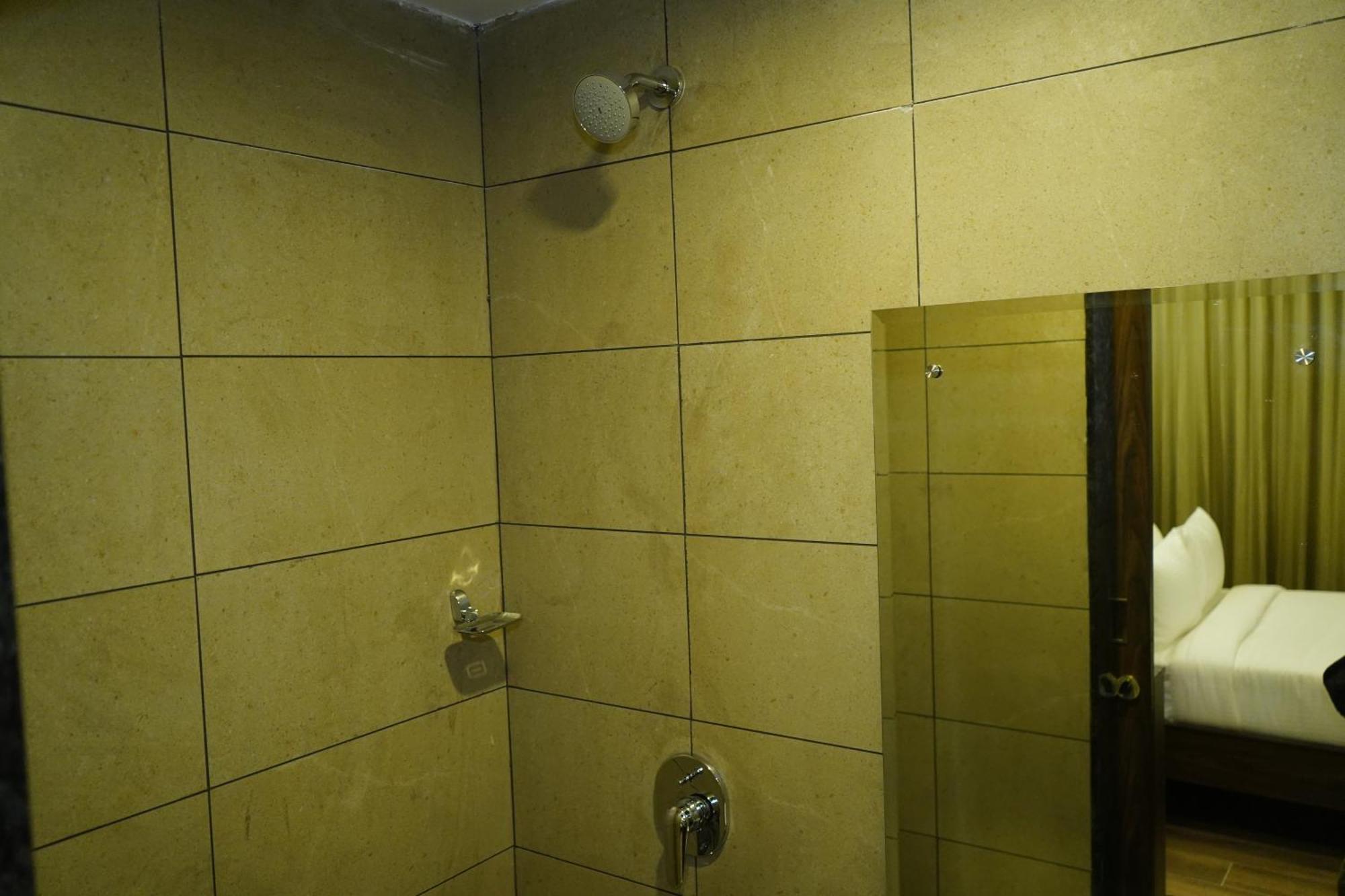 Jaag Hotel Chennai Exterior photo